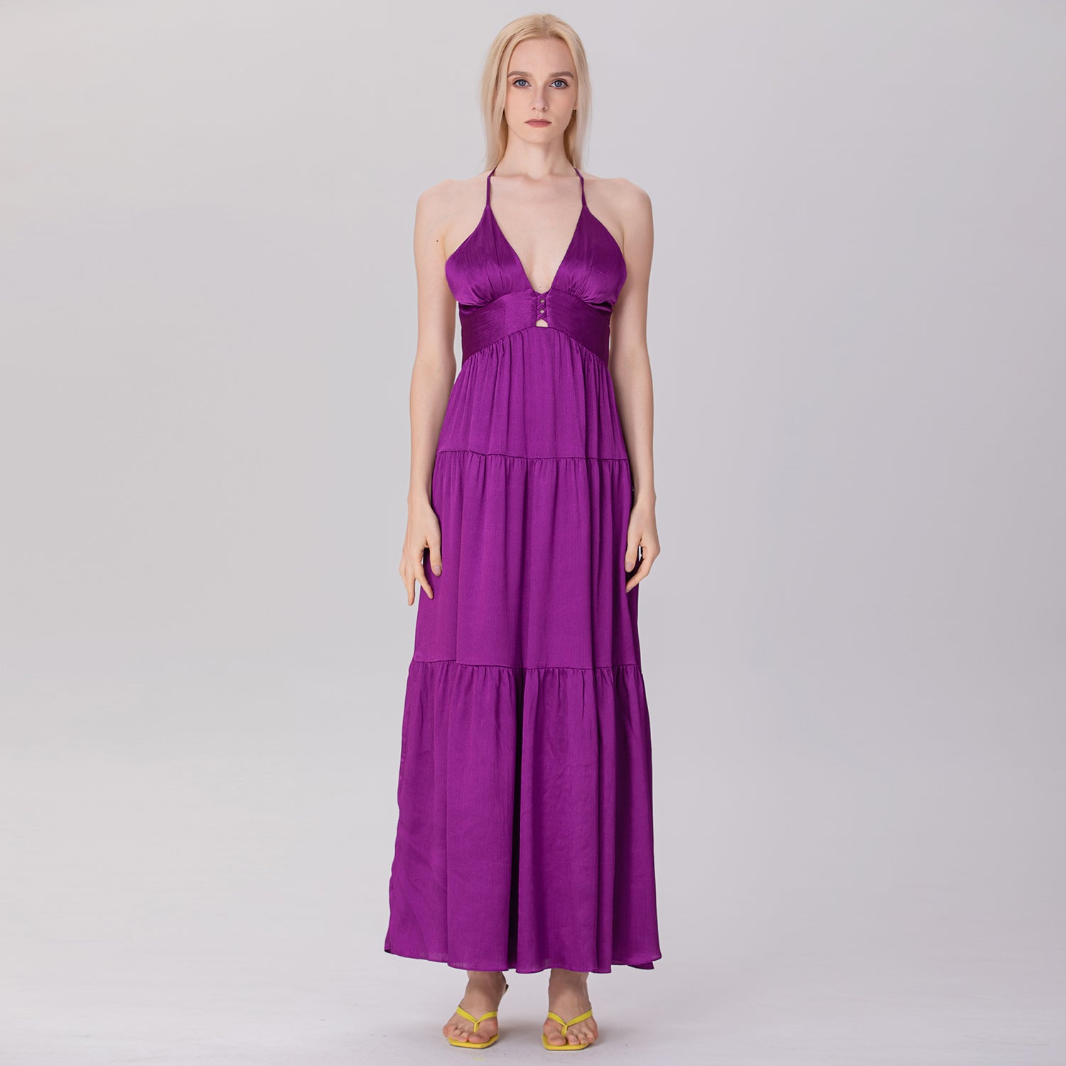 Robe longue dos nu à bretelles et empiècements évasés