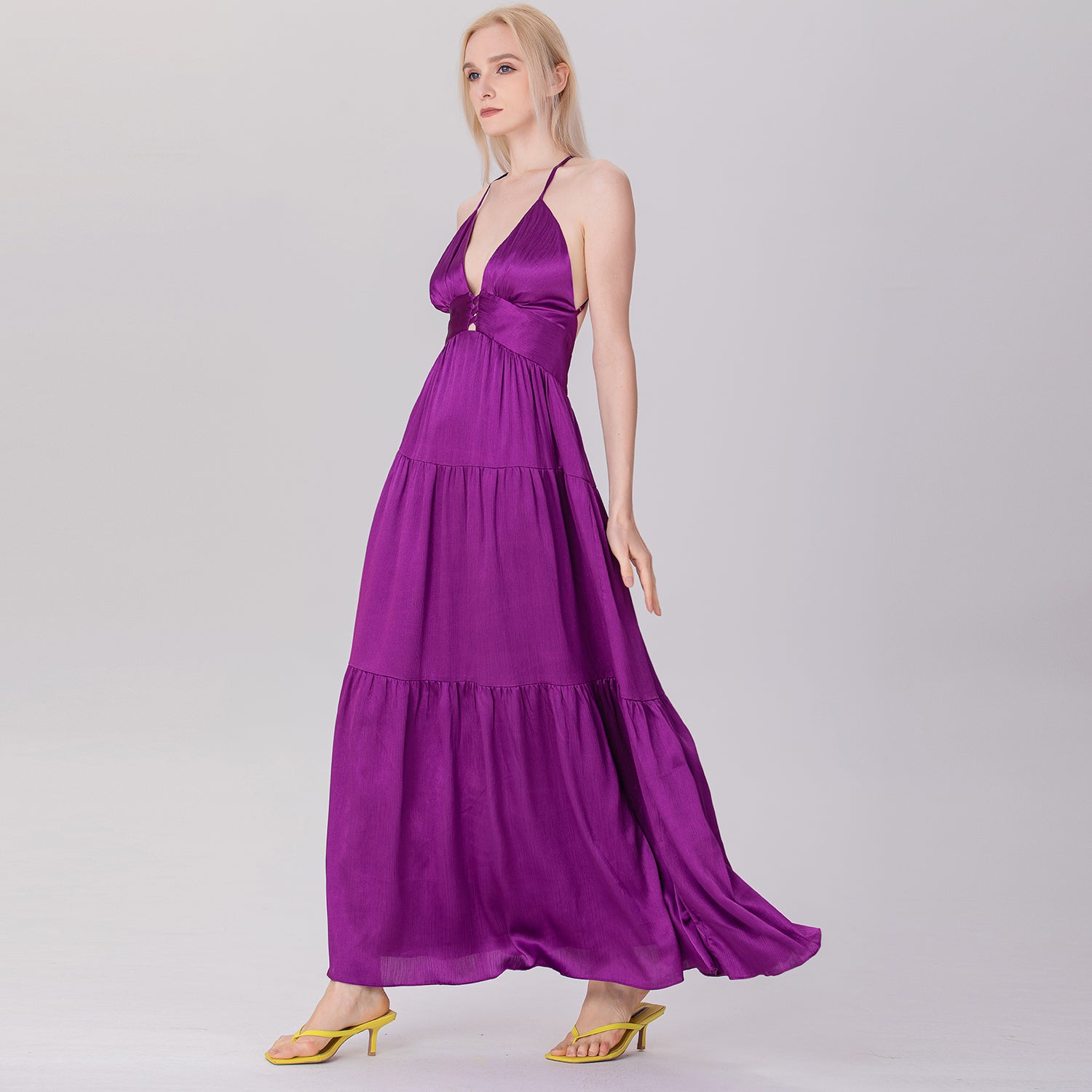 Robe longue dos nu à bretelles et empiècements évasés