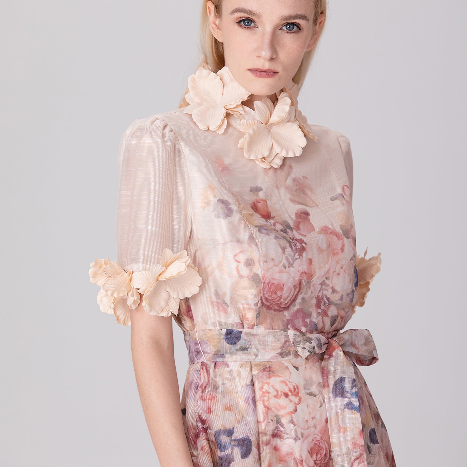 Robe ajustée et évasée en organza à imprimé fleuri