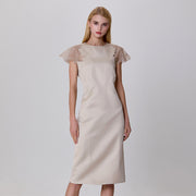 Robe en satin à manches en dentelle incrustée