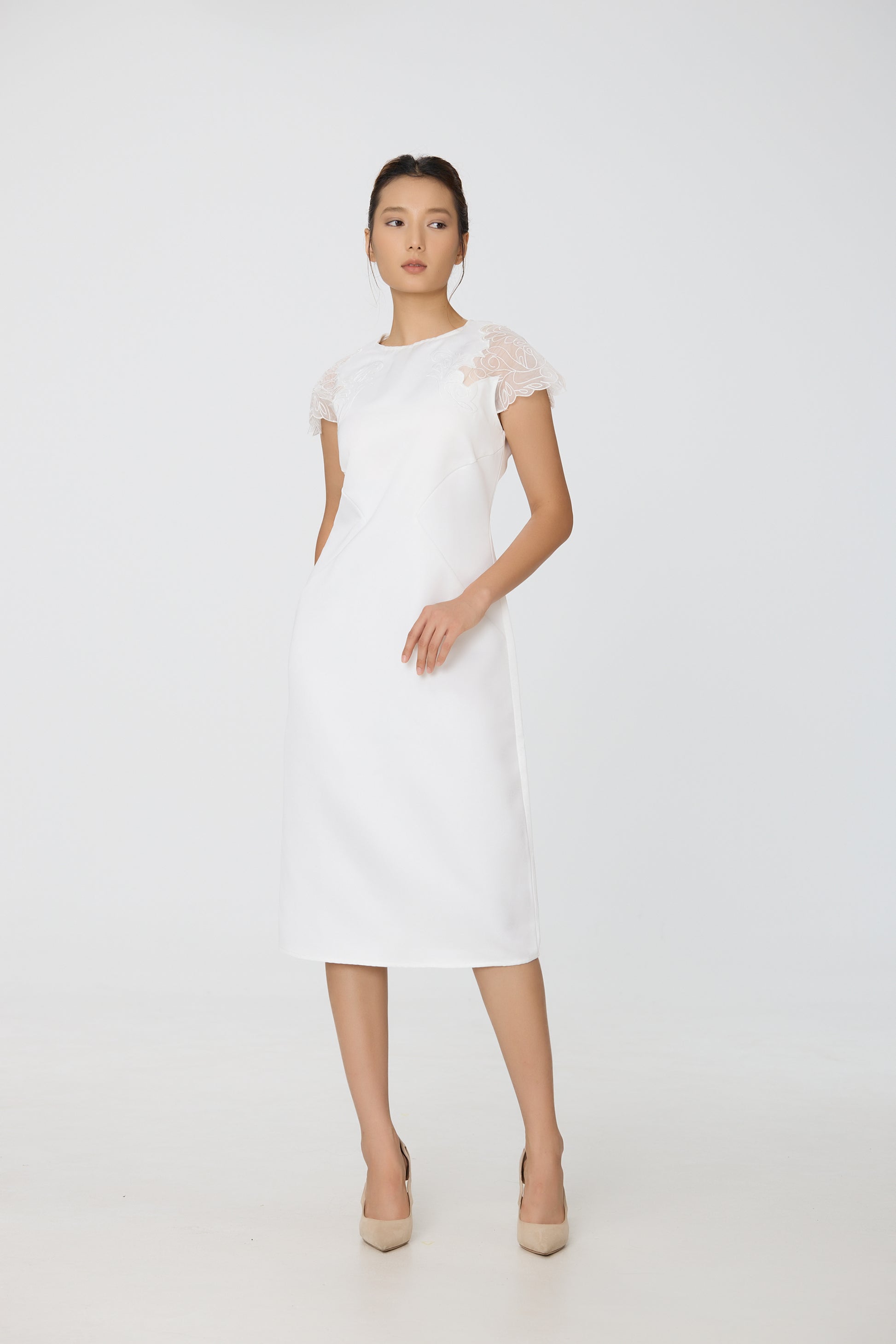 Robe en satin à manches en dentelle incrustée NB - Smart & Joy