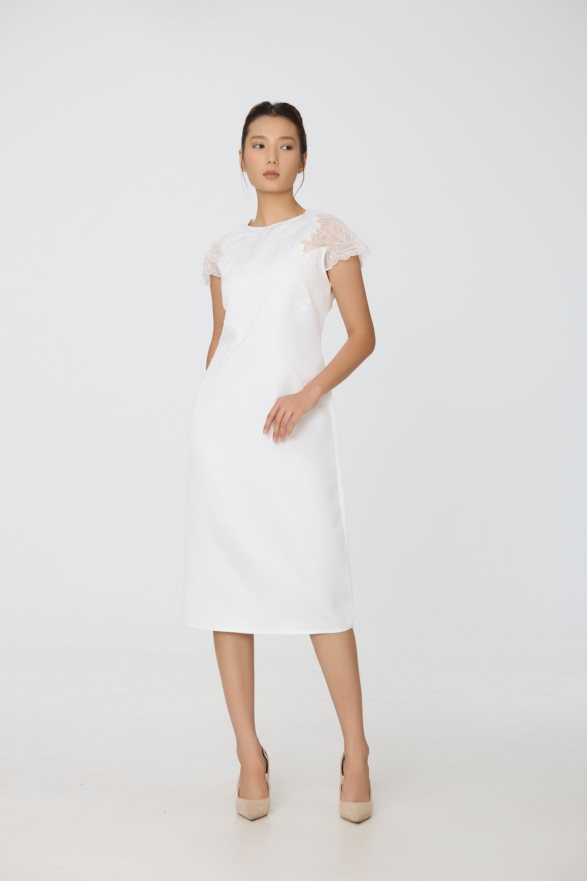 Robe en satin à manches en dentelle incrustée NB - Smart & Joy