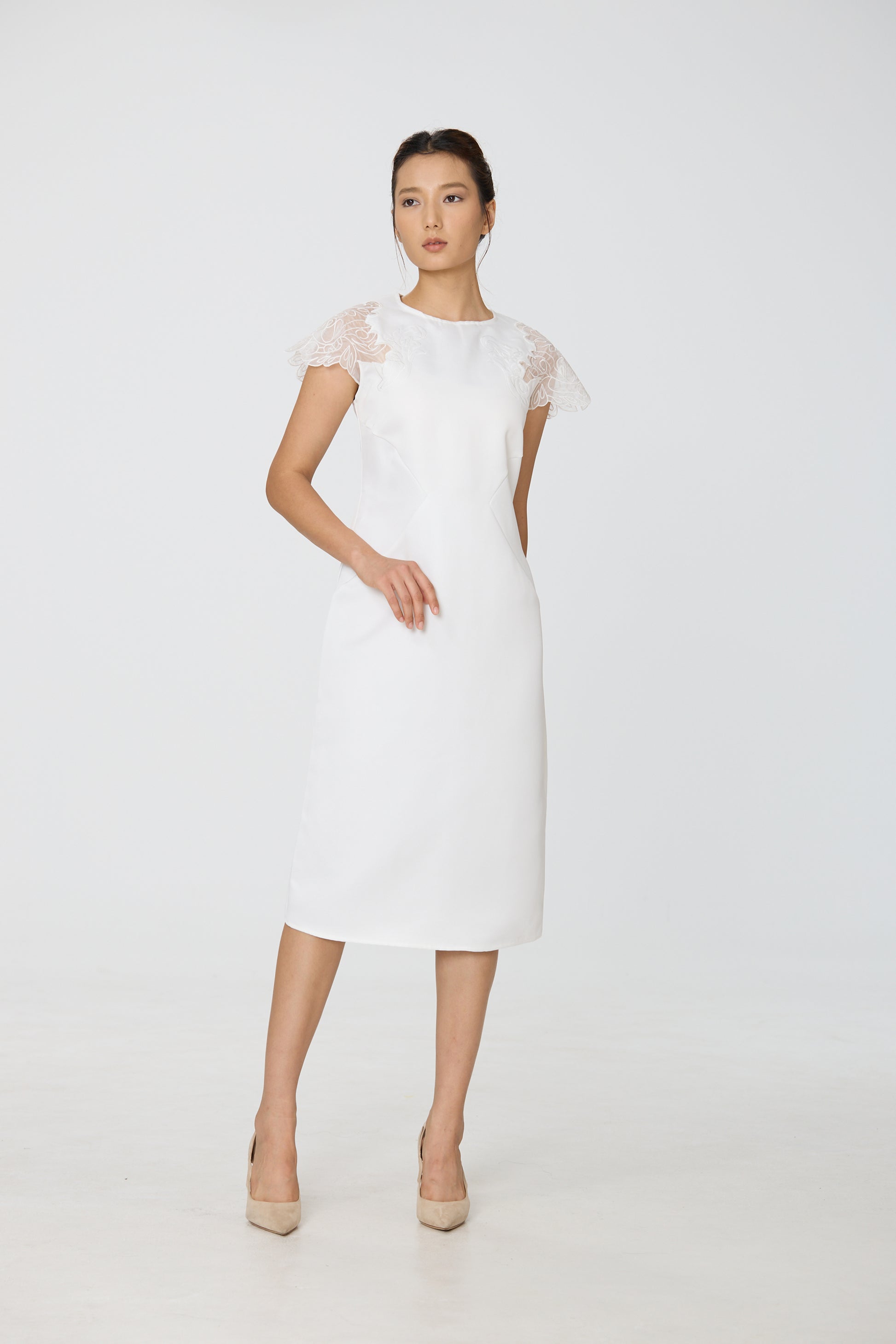 Robe en satin à manches en dentelle incrustée NB - Smart & Joy