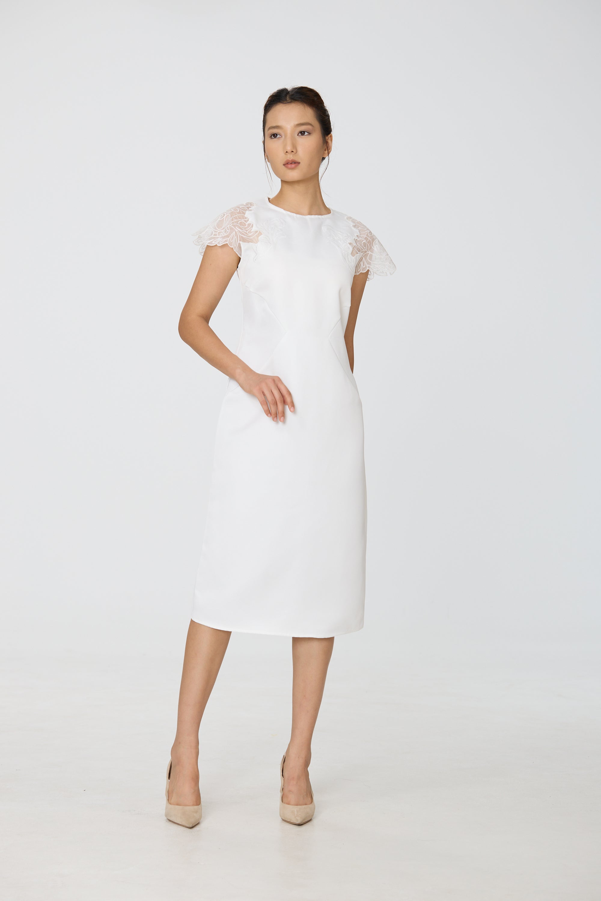 Robe en satin à manches en dentelle incrustée NB - Smart & Joy