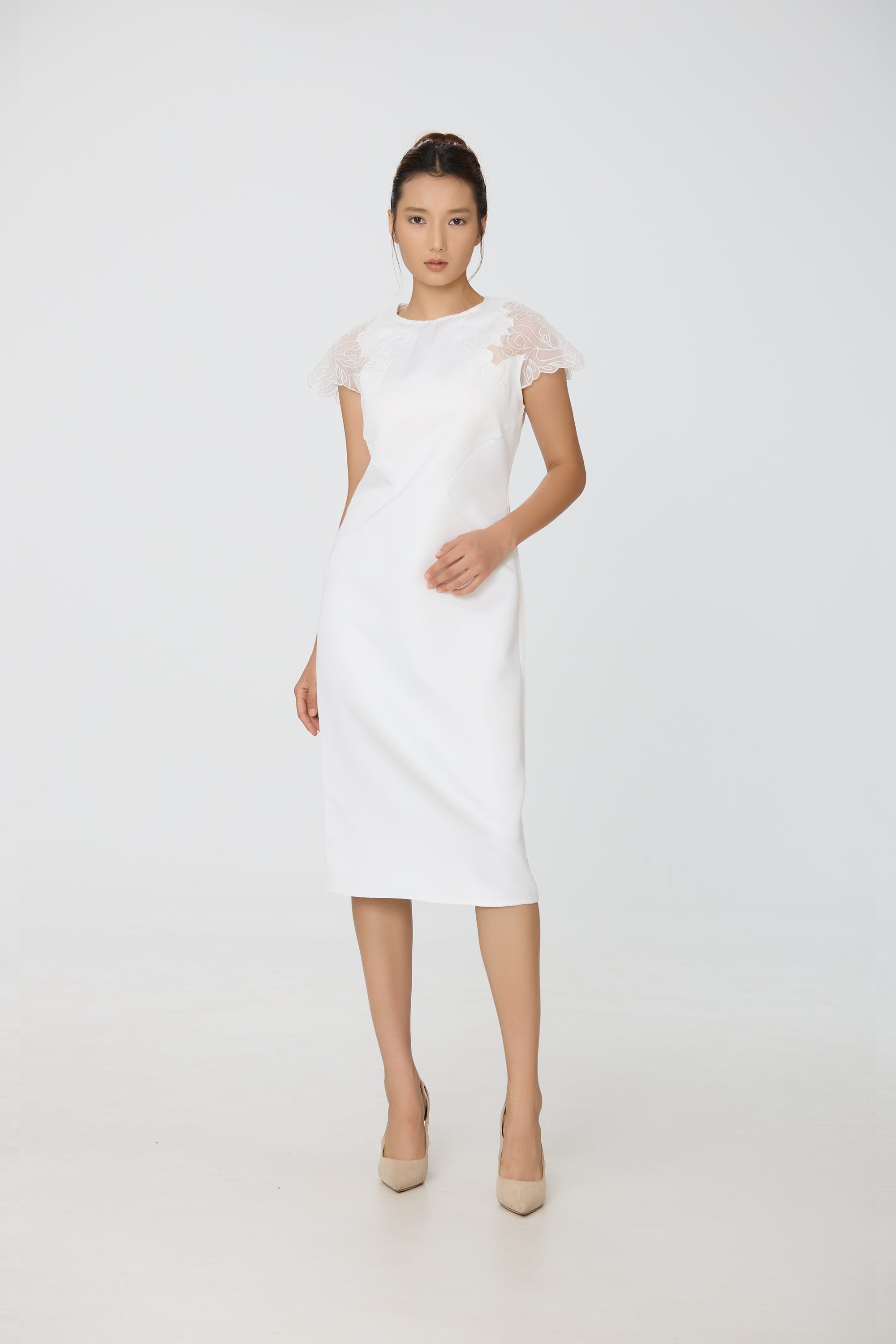 Robe en satin à manches en dentelle incrustée NB - Smart & Joy