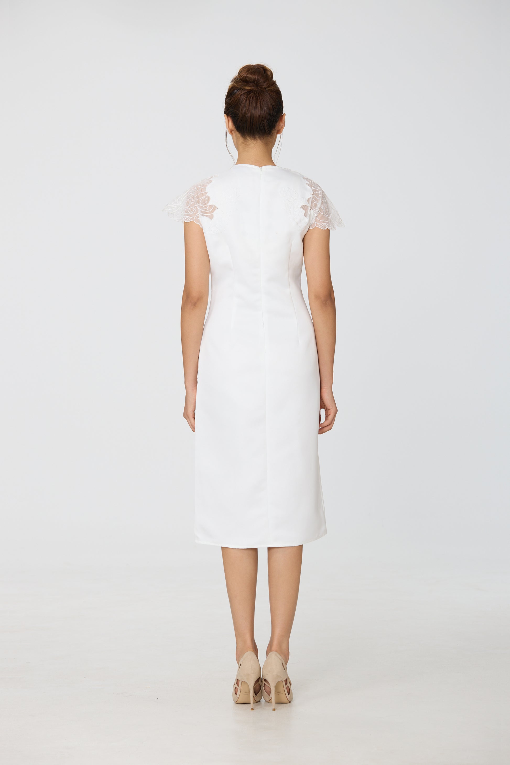 Robe en satin à manches en dentelle incrustée NB - Smart & Joy