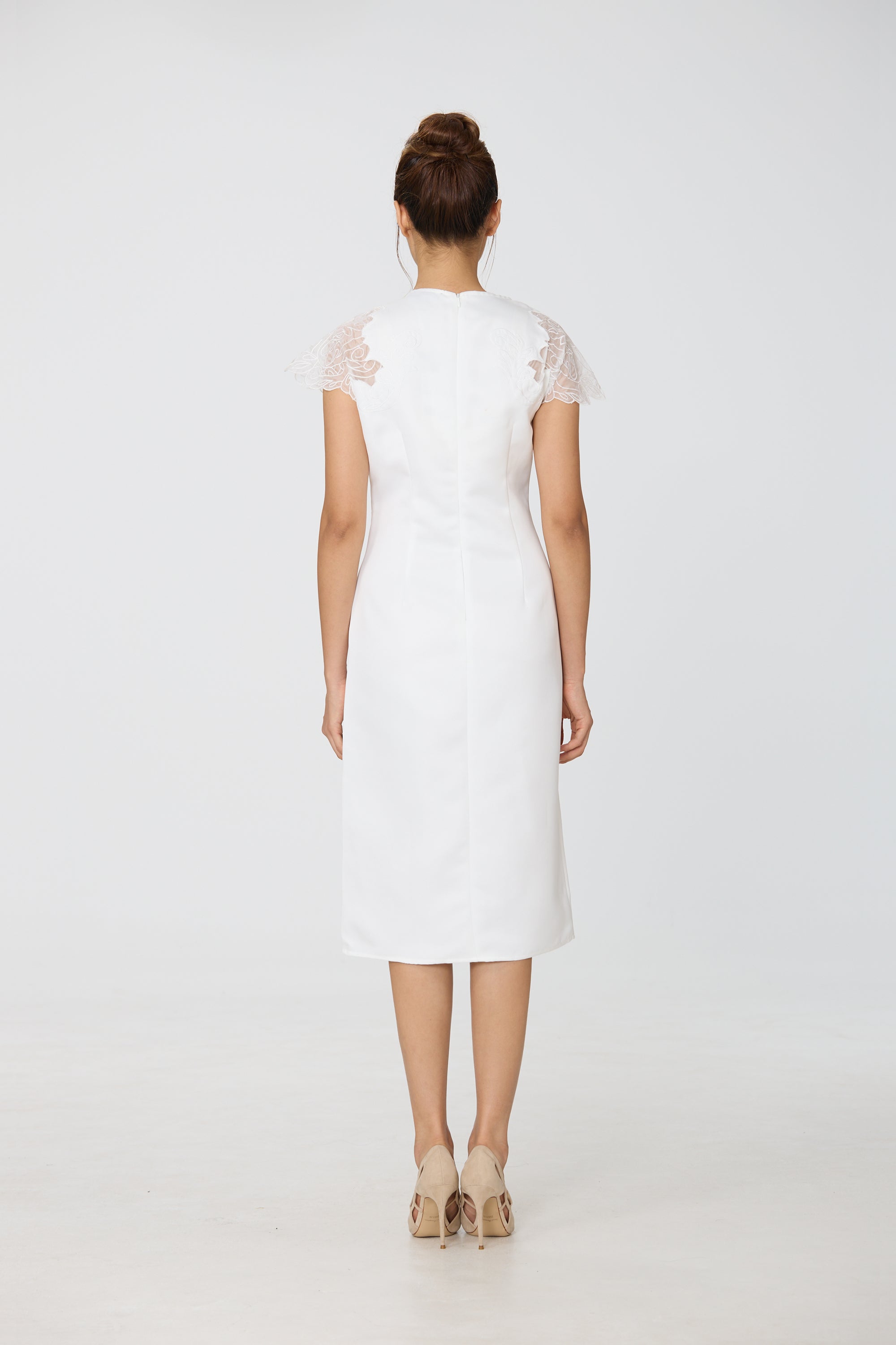 Robe en satin à manches en dentelle incrustée NB - Smart & Joy