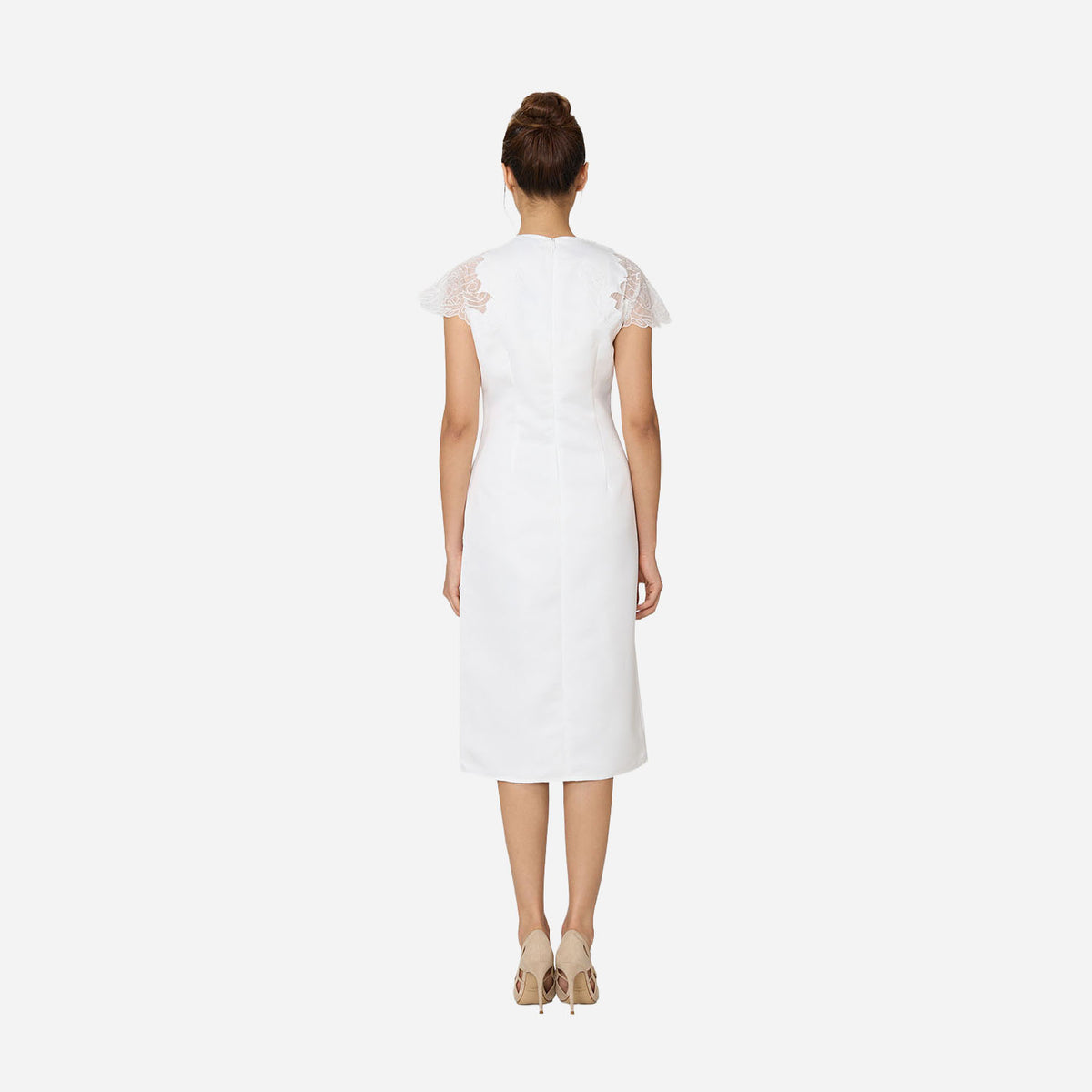 Robe en satin à manches en dentelle incrustée NB