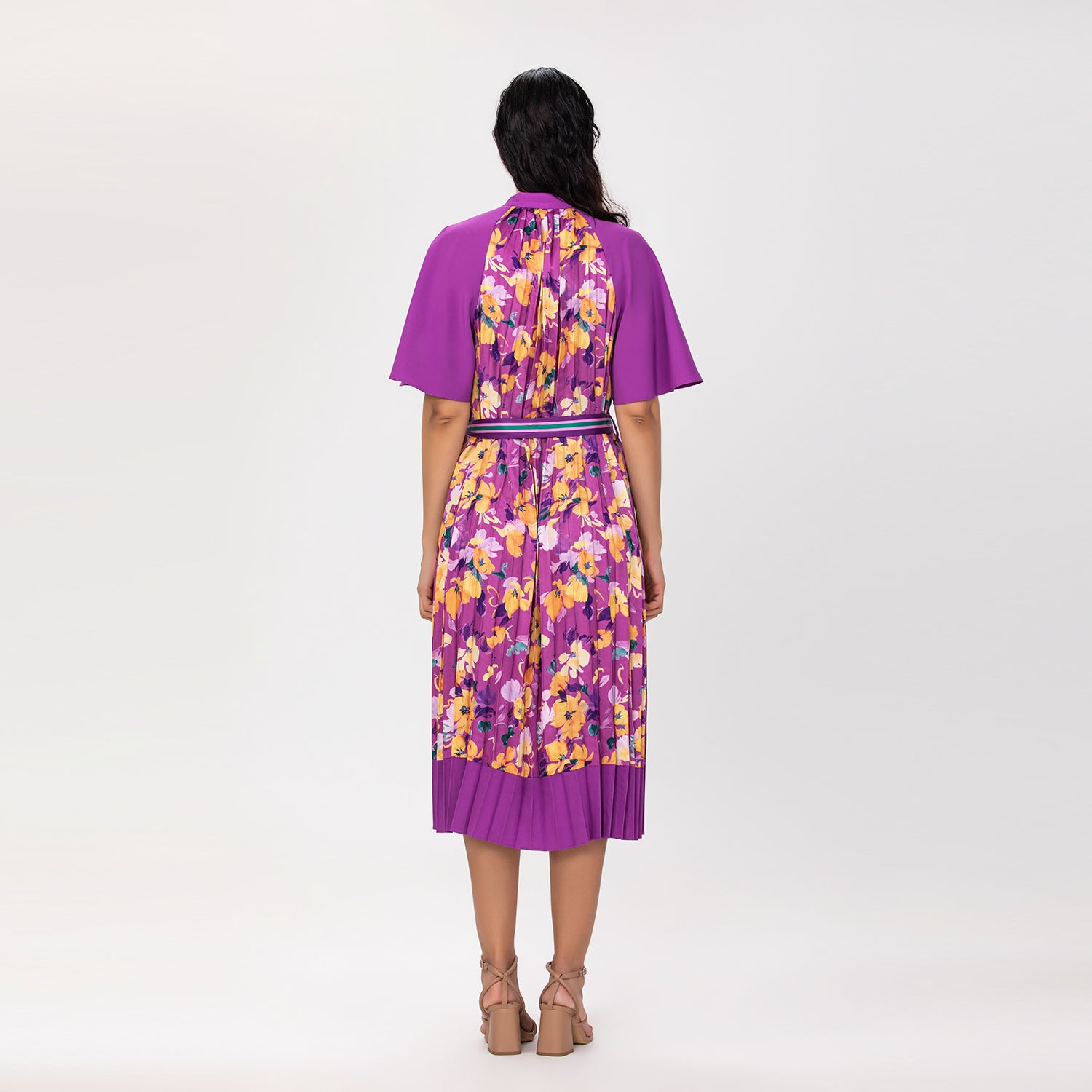 Robe midi imprimée à plis et ceinture