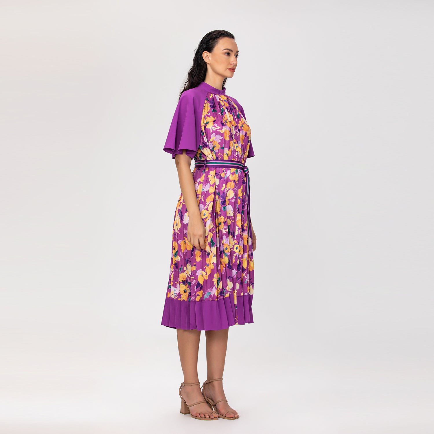 Robe midi imprimée à plis et ceinture