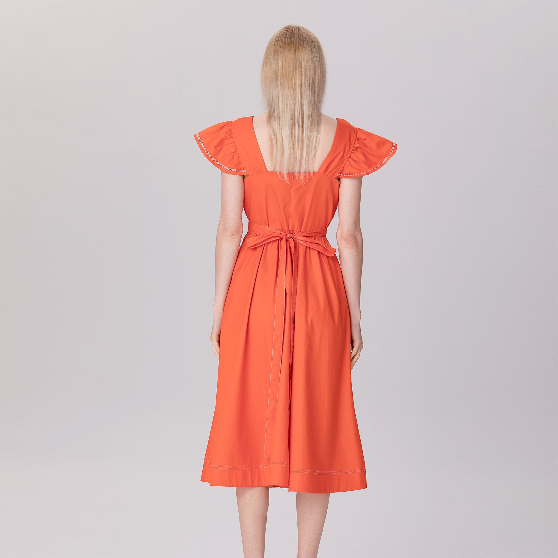 Robe à manches volantées et décolleté carré