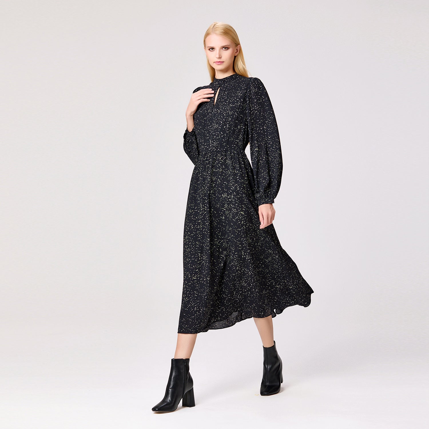 Robe-chemise imprimée à décolleté en trou de serrure
