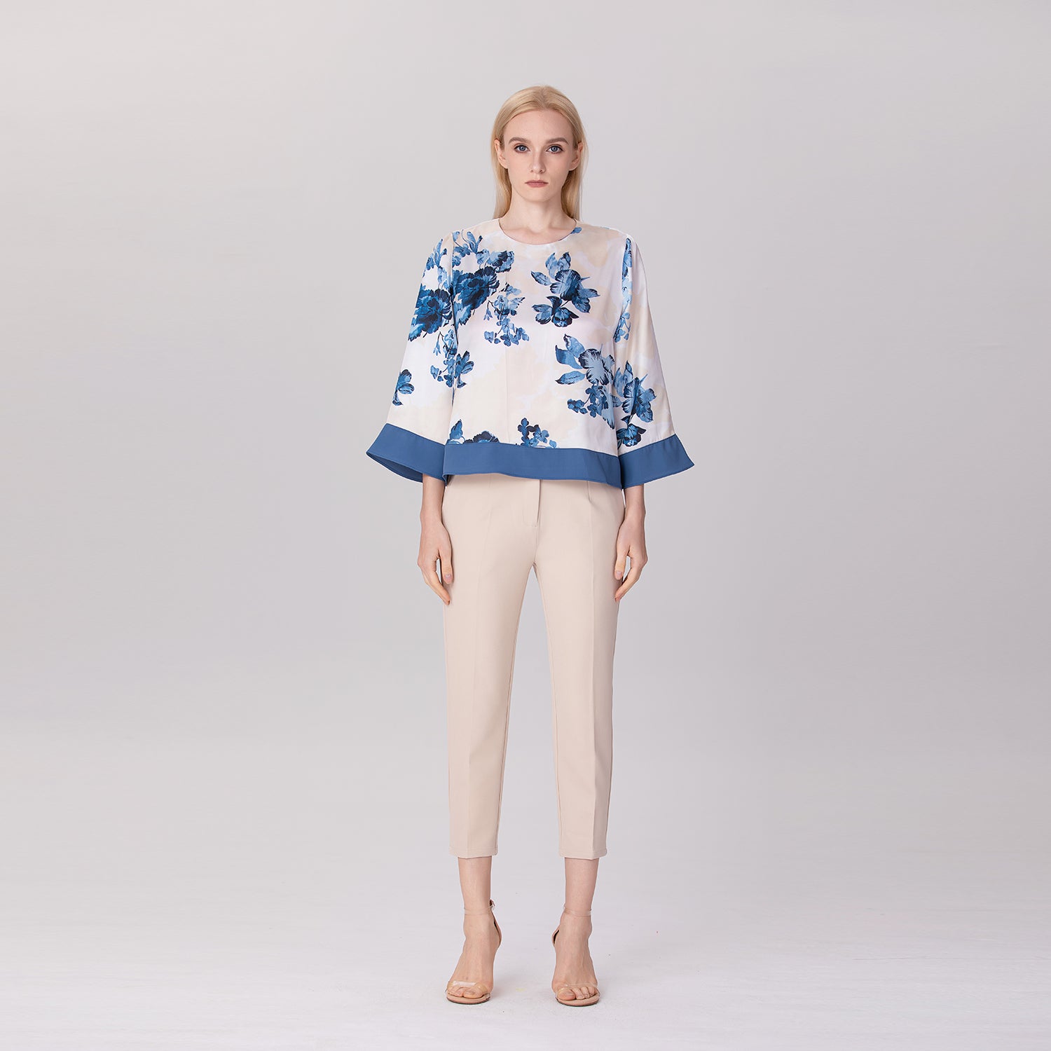 Chemisier en satin à imprimé floral contrasté