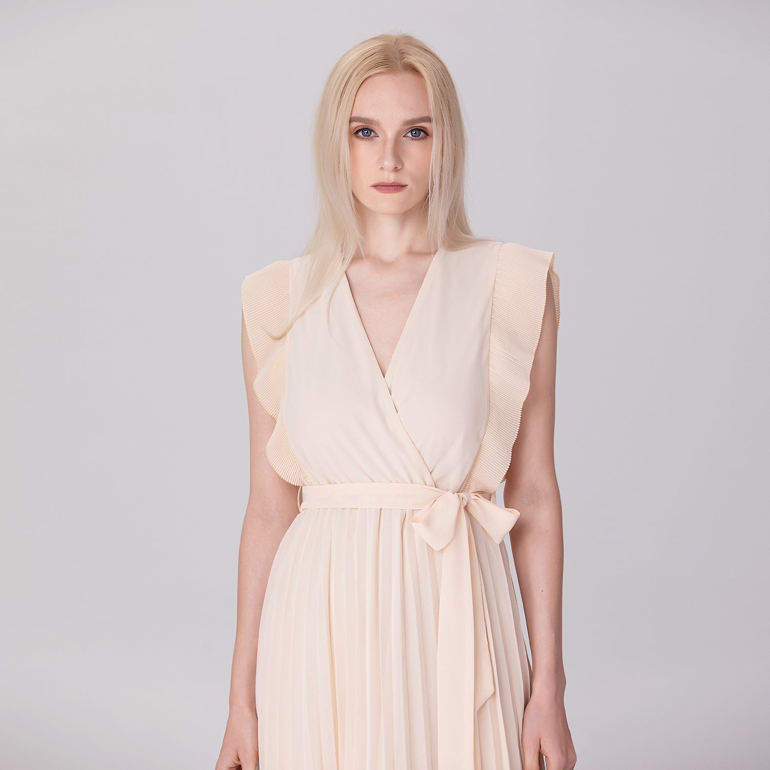 Robe effet croisé avec volants plissés