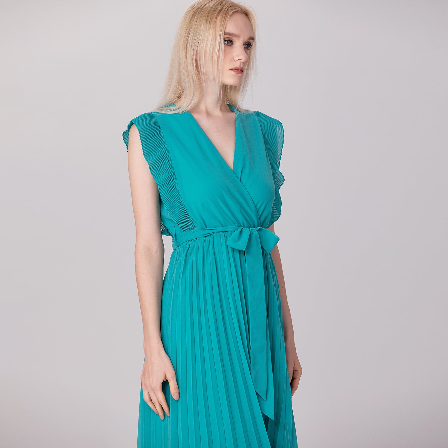 Robe effet croisé avec volants plissés