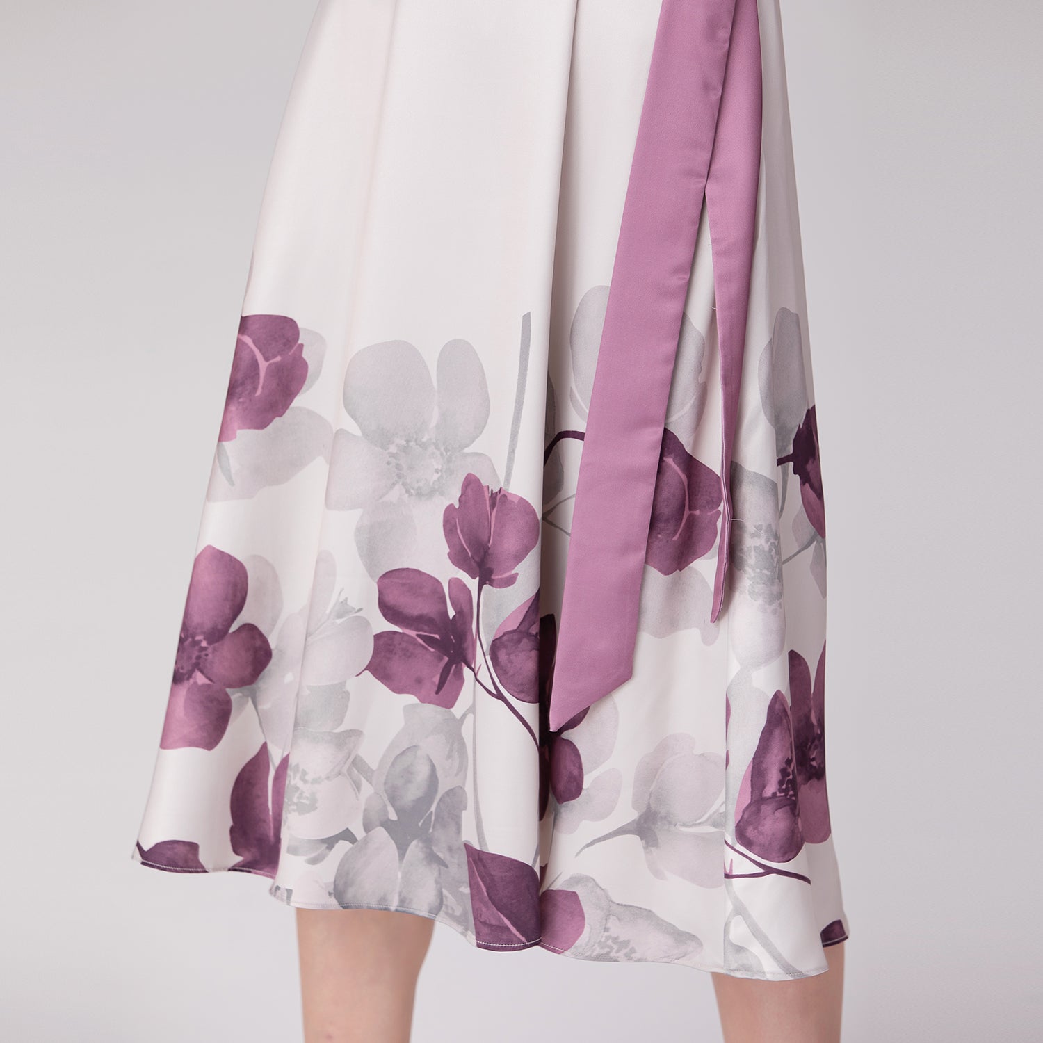 Robe coupe empire à imprimé floral placé