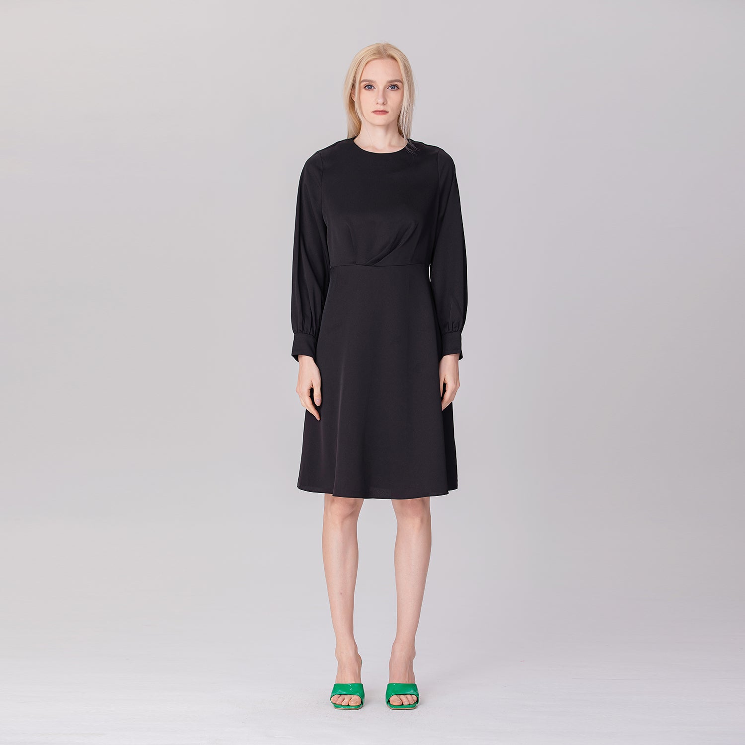 Robe évasée à manches longues