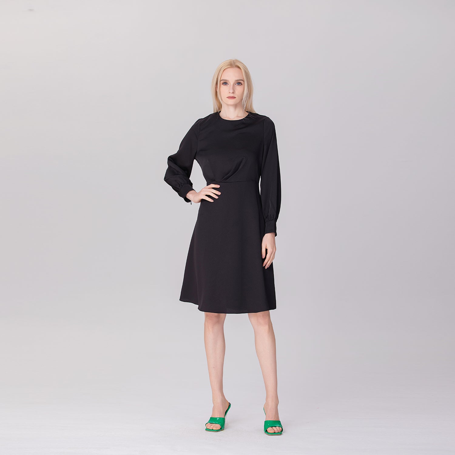 Robe évasée à manches longues