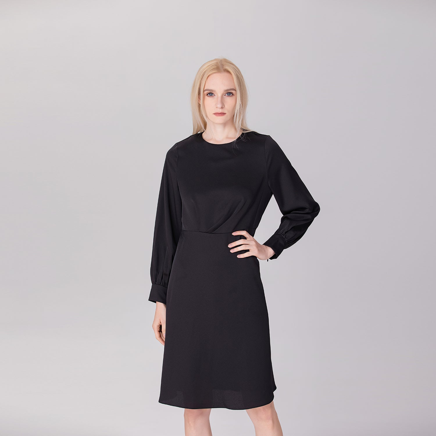 Robe évasée à manches longues