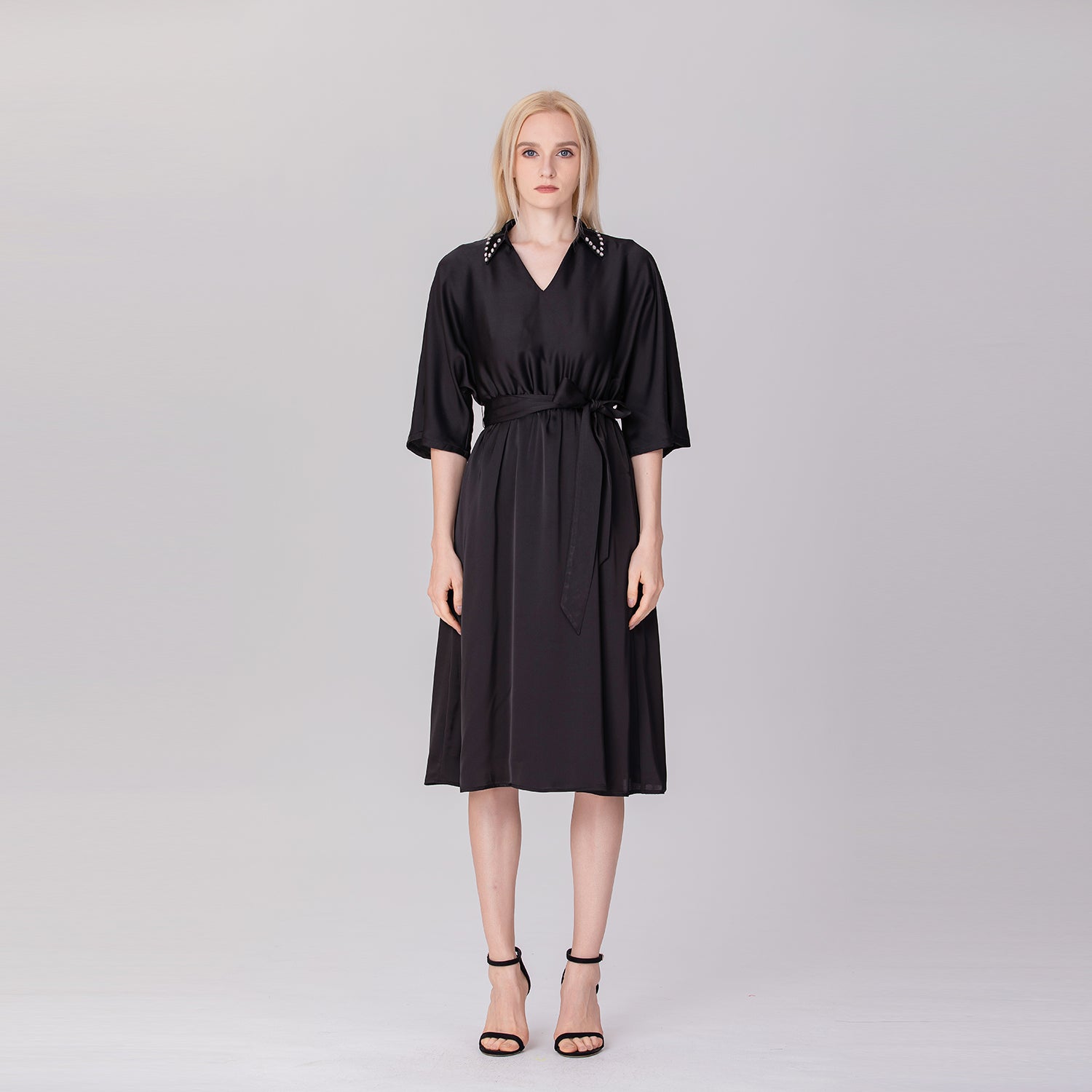 Robe chemise à col strass et dos en V