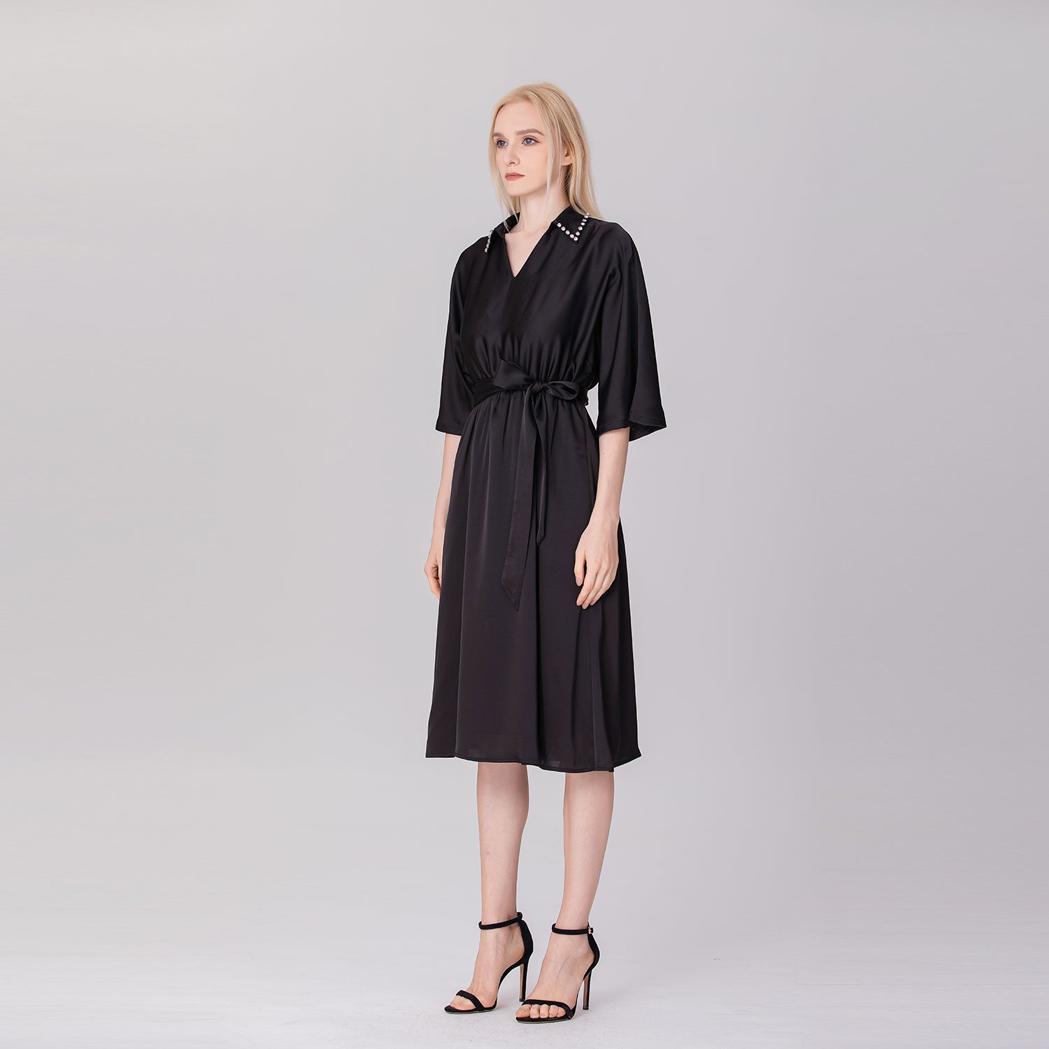 Robe chemise à col strass et dos en V