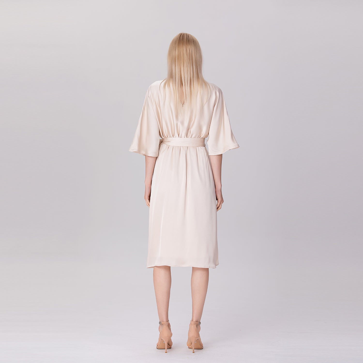 Robe chemise à col strass et dos en V