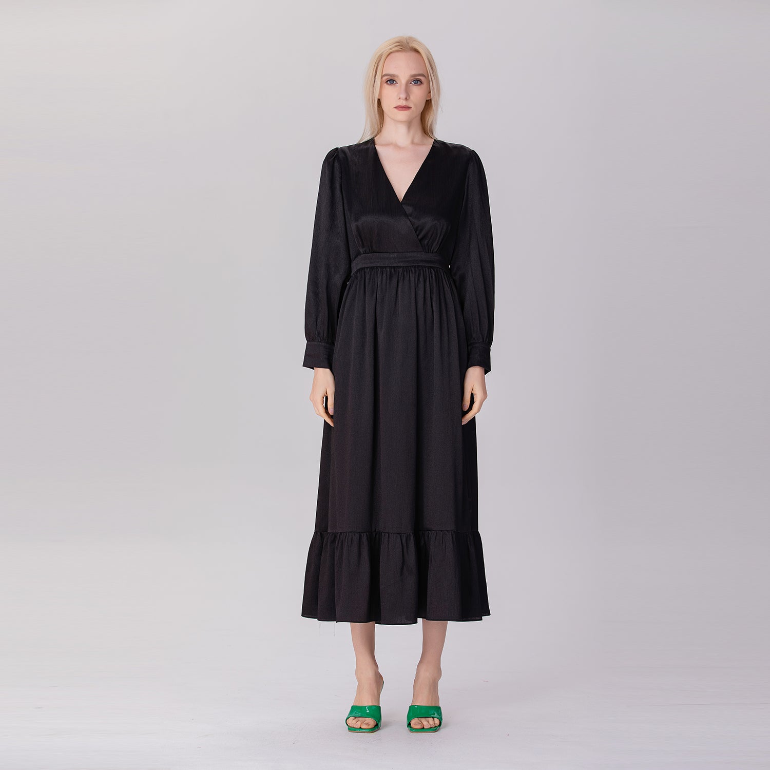 Robe longue fleurie à manches