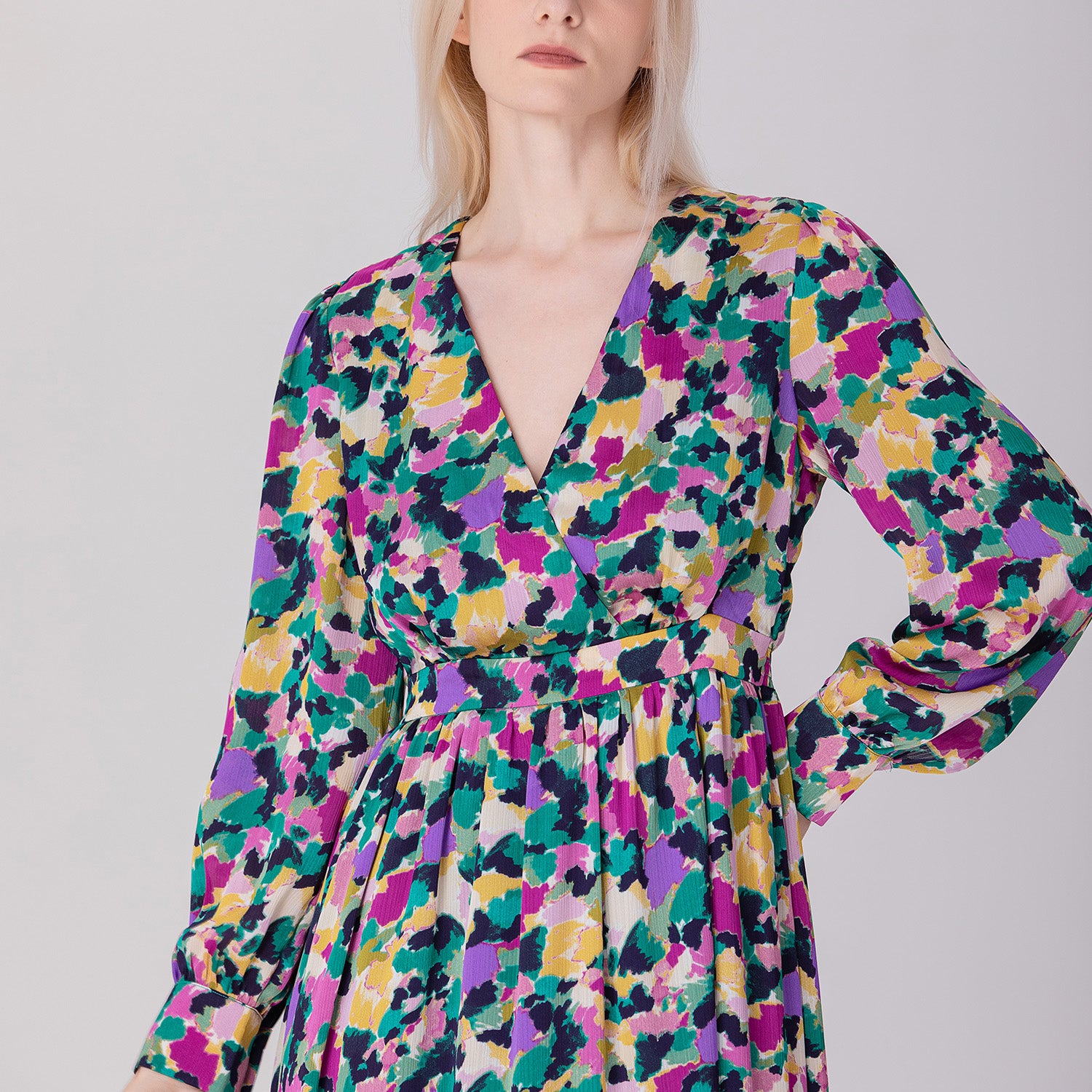 Robe longue fleurie à manches