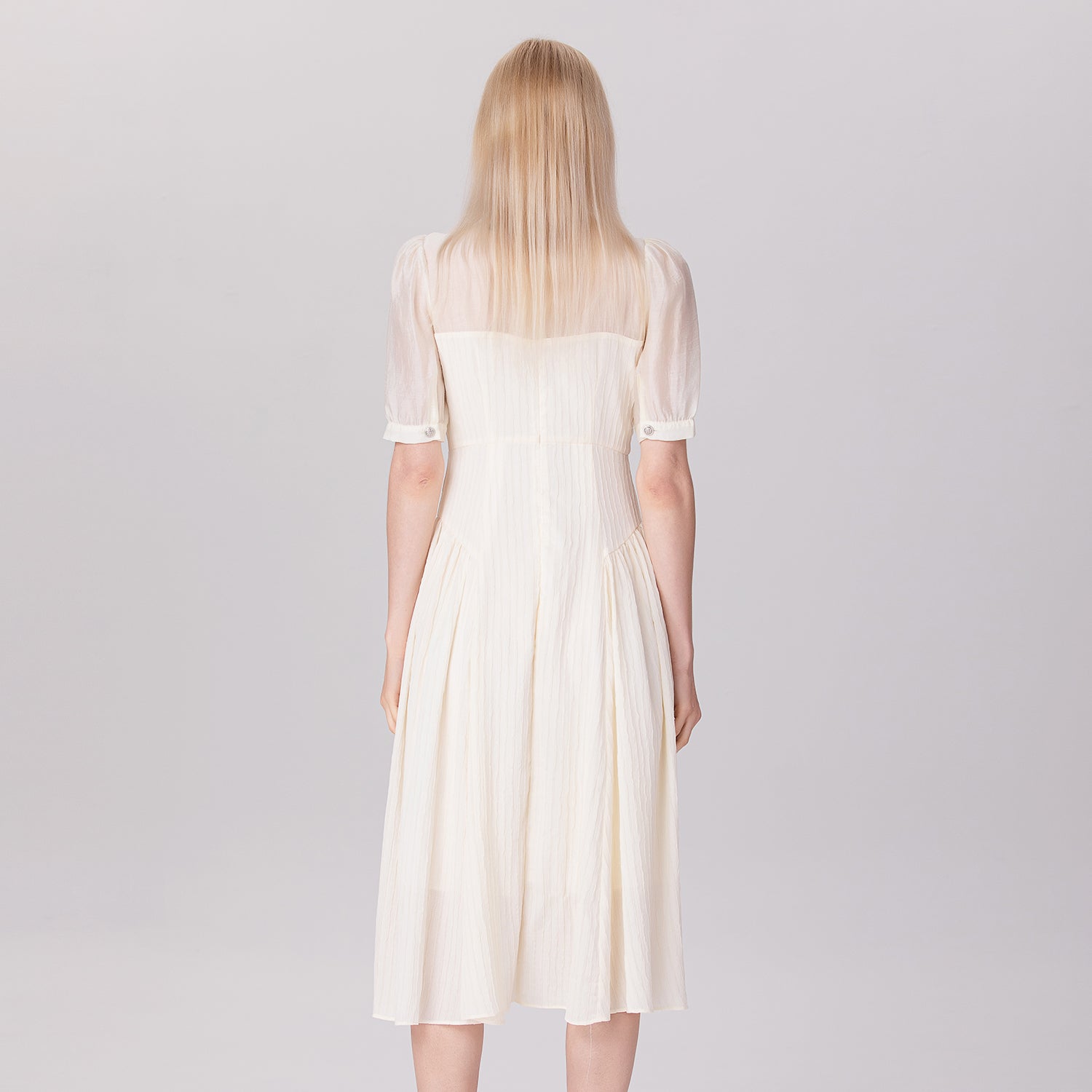 Robe bi-matière à découpe bustier