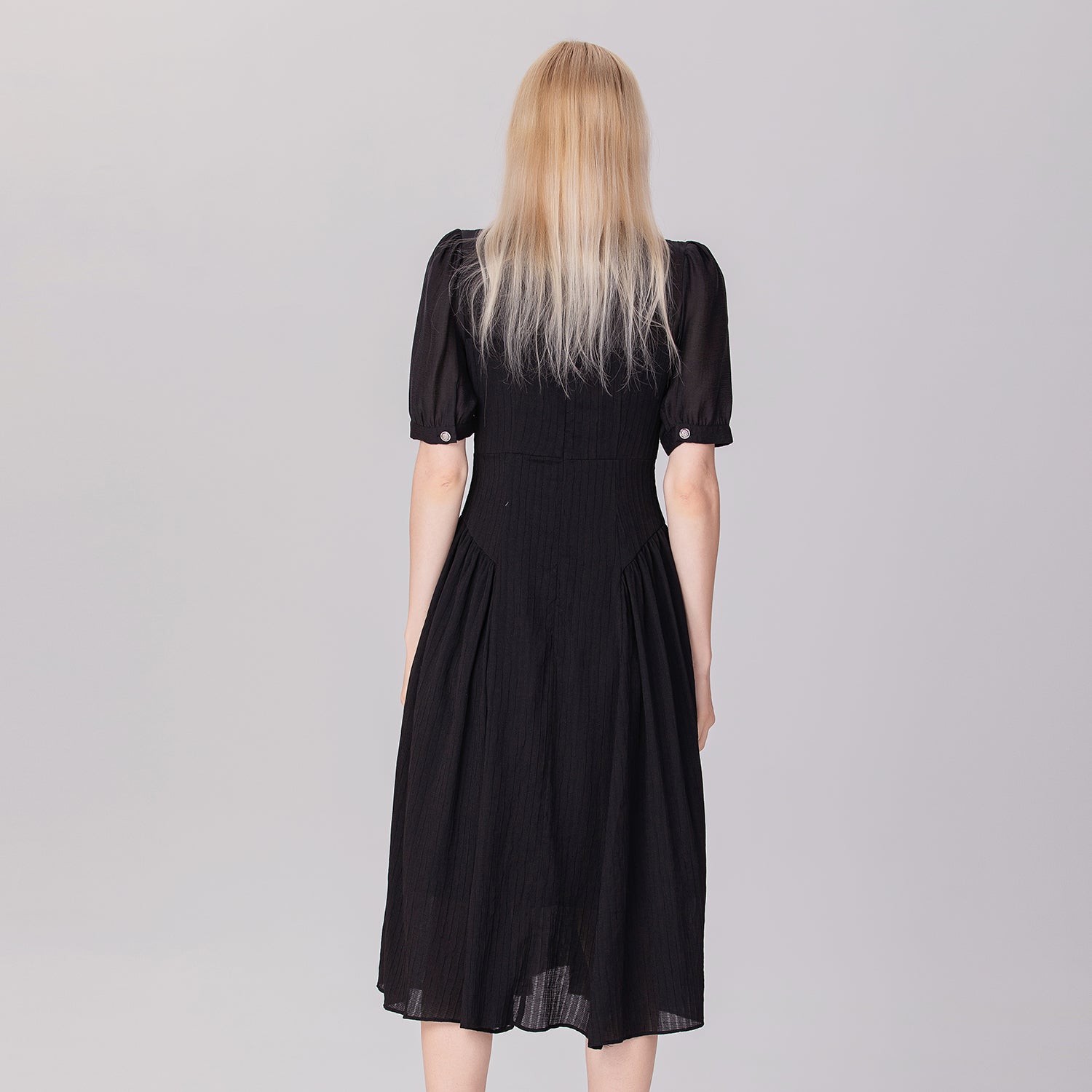 Robe bi-matière à découpe bustier