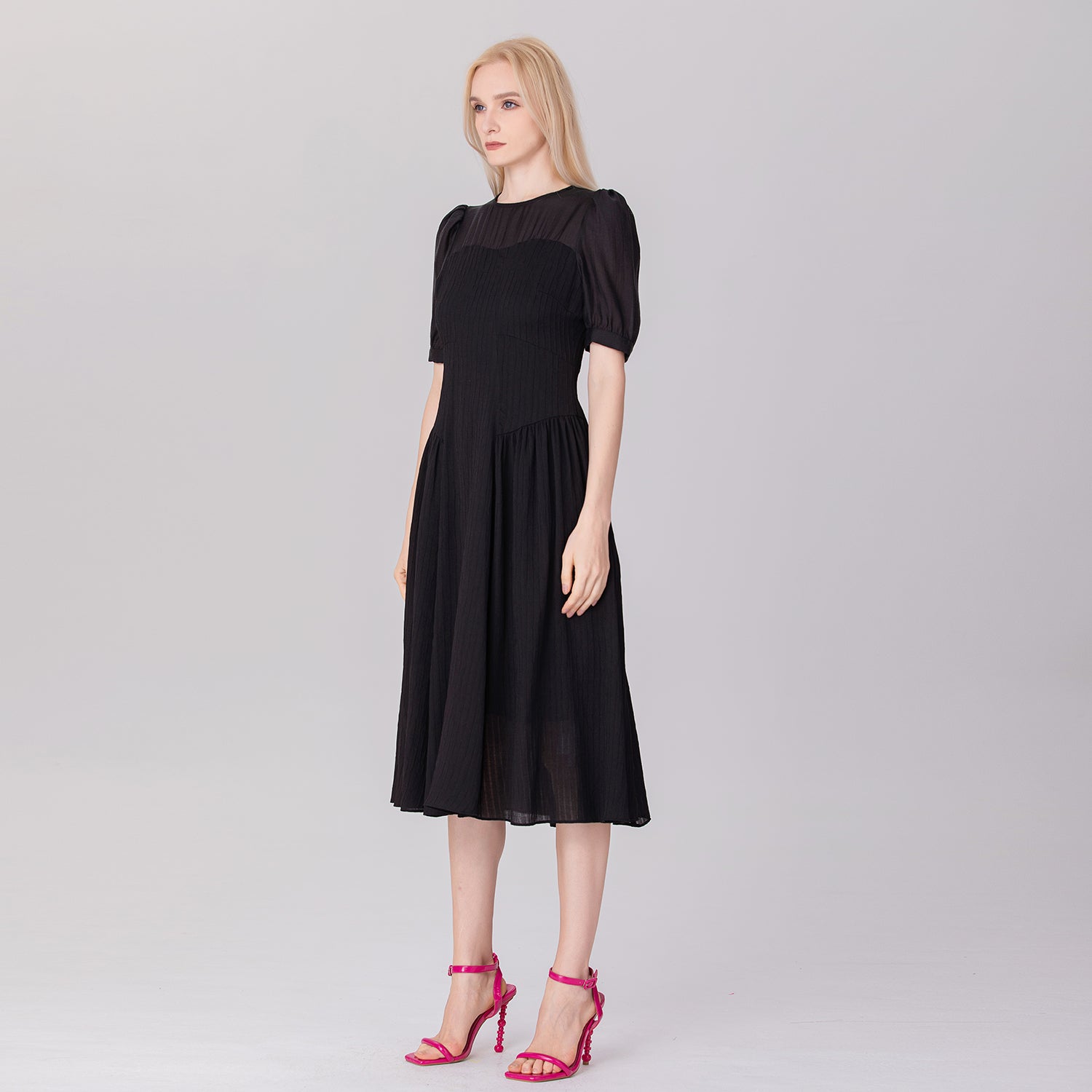 Robe bi-matière à découpe bustier
