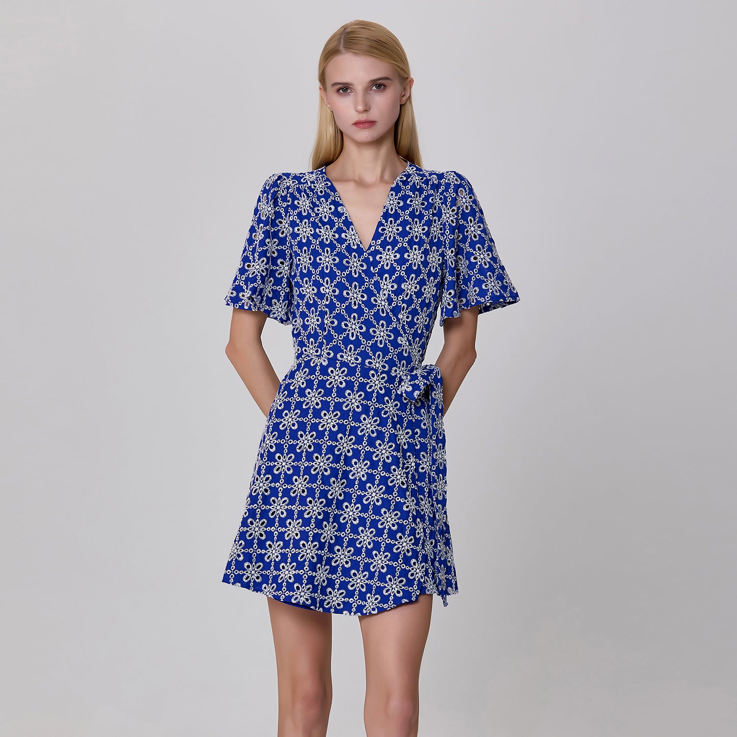Mini-robe portefeuille à motif géométrique