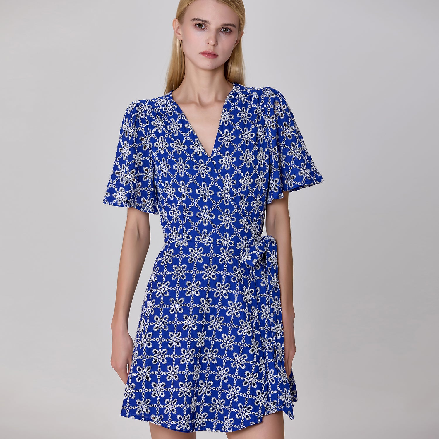 Mini-robe portefeuille à motif géométrique