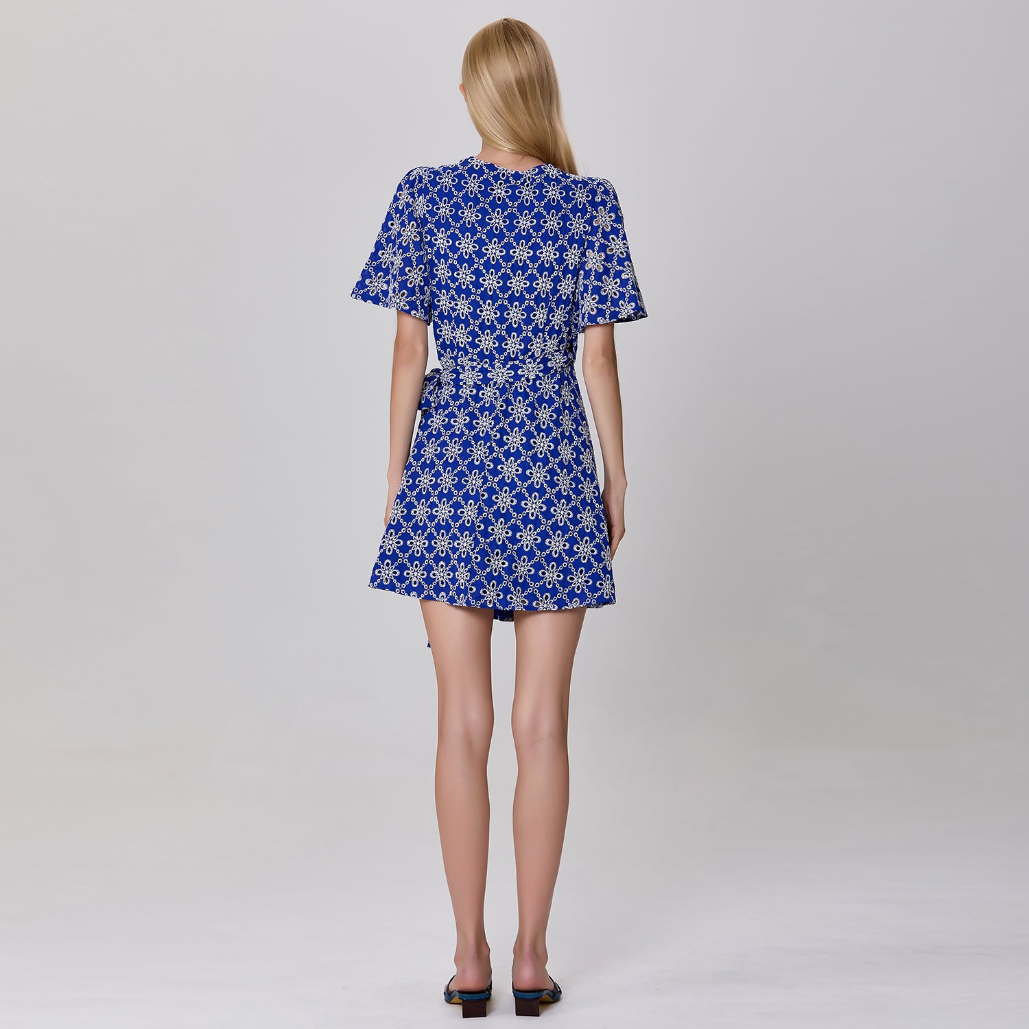 Mini-robe portefeuille à motif géométrique