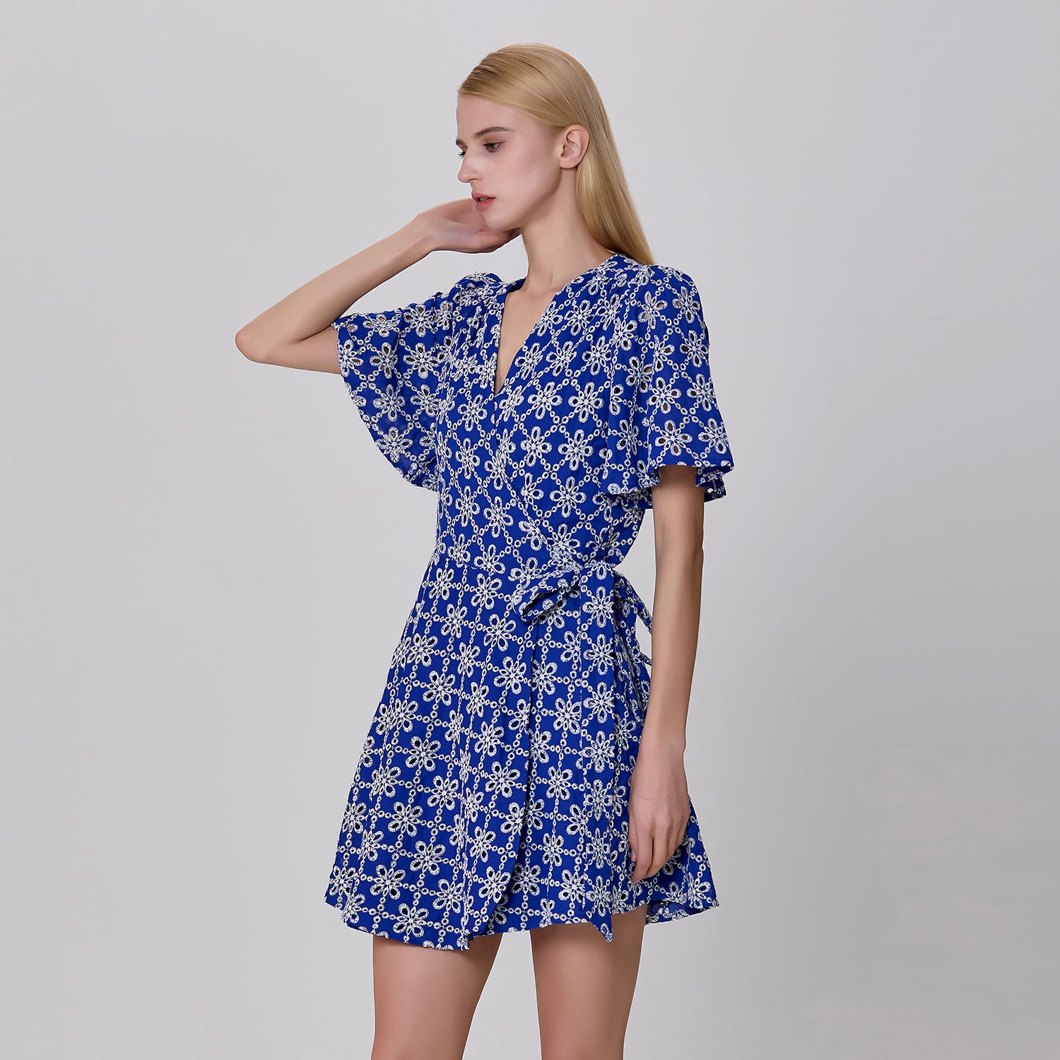 Mini-robe portefeuille à motif géométrique
