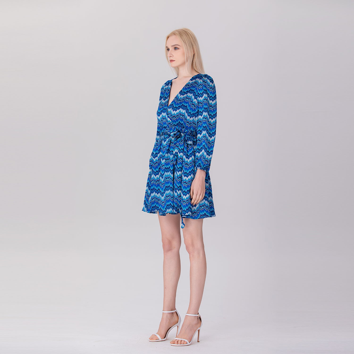 Robe courte imprimée à col V et manches longues - Smart & Joy