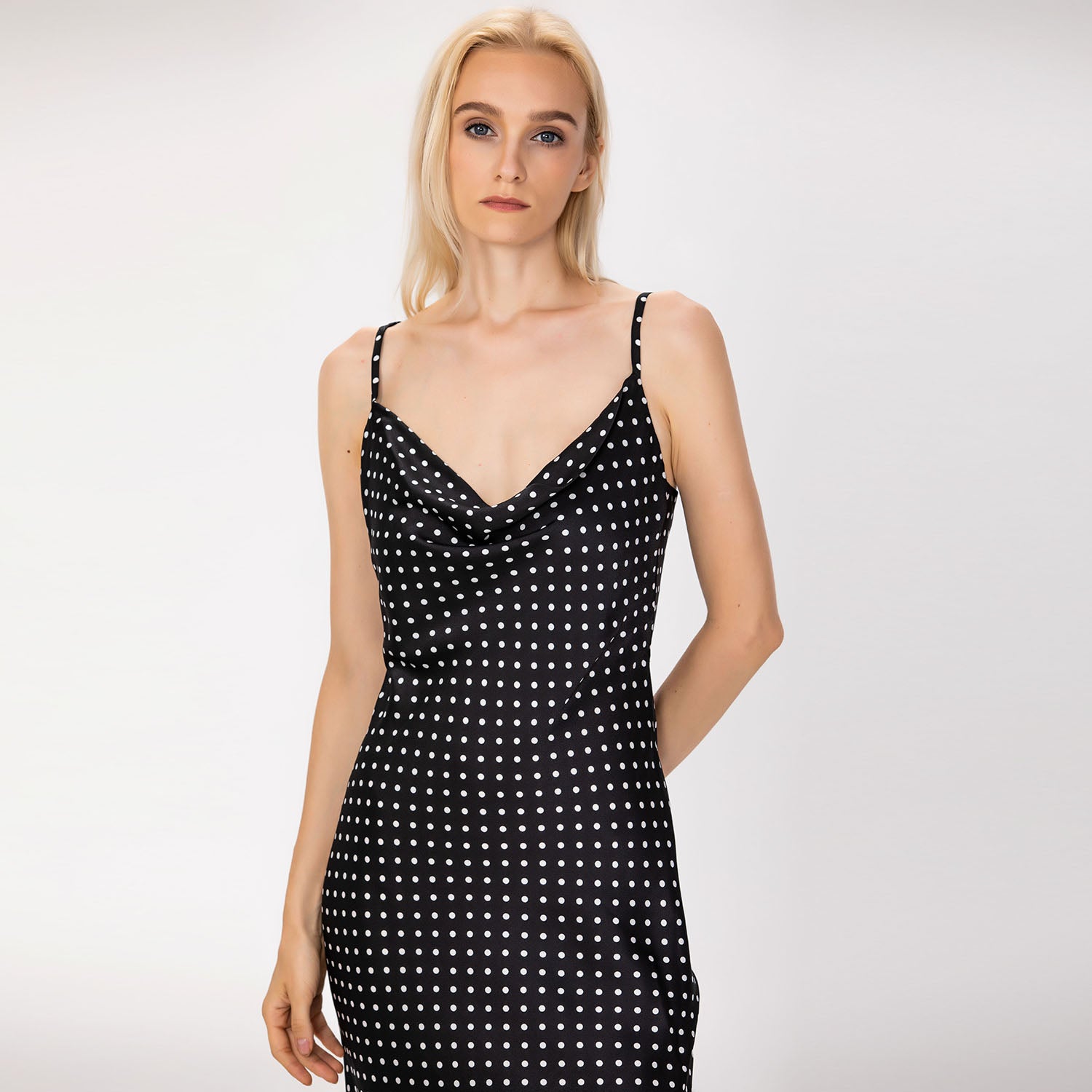 Robe à bretelles en satin à pois - Smart & Joy