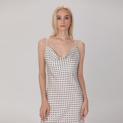 Robe à bretelles en satin à pois