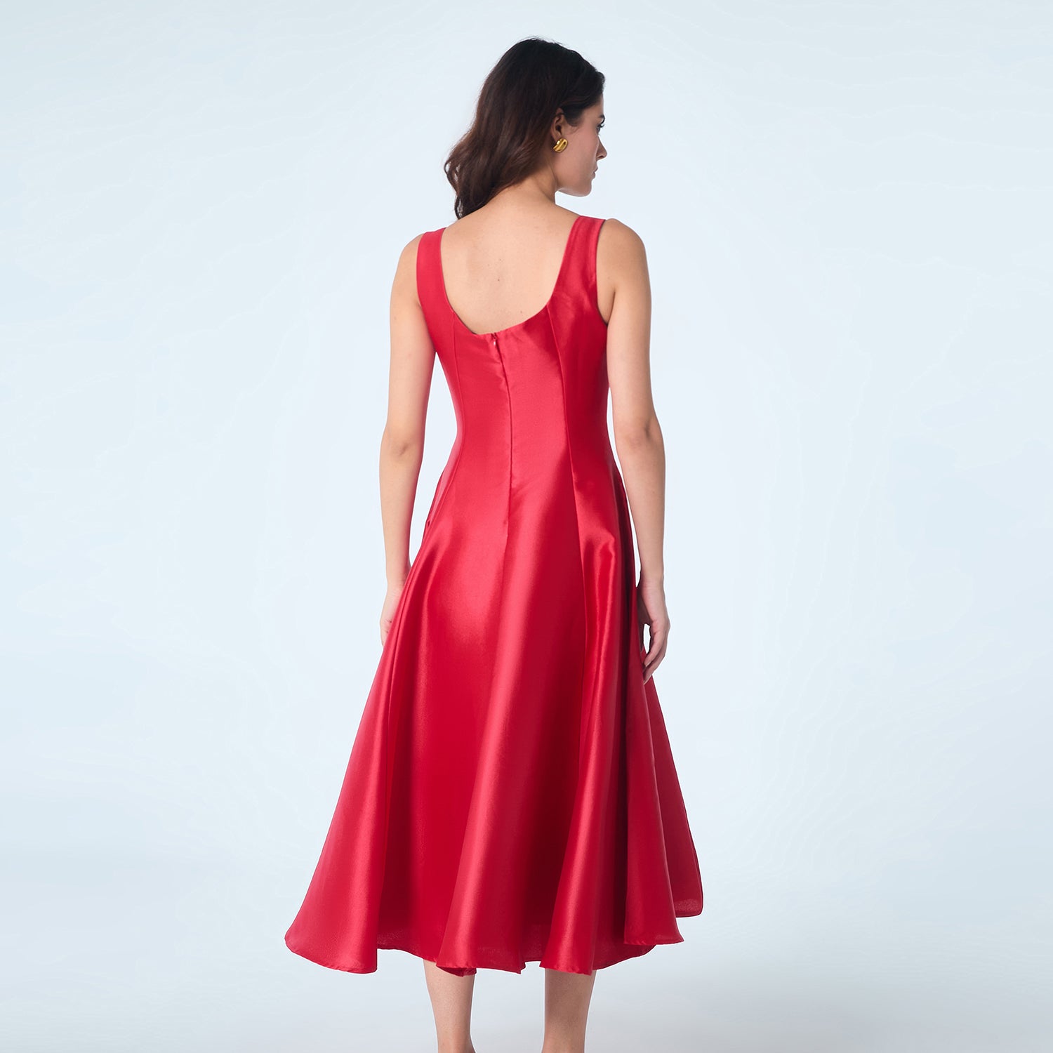 Robe cocktail  en taffetas avec broderies sur le décolleté