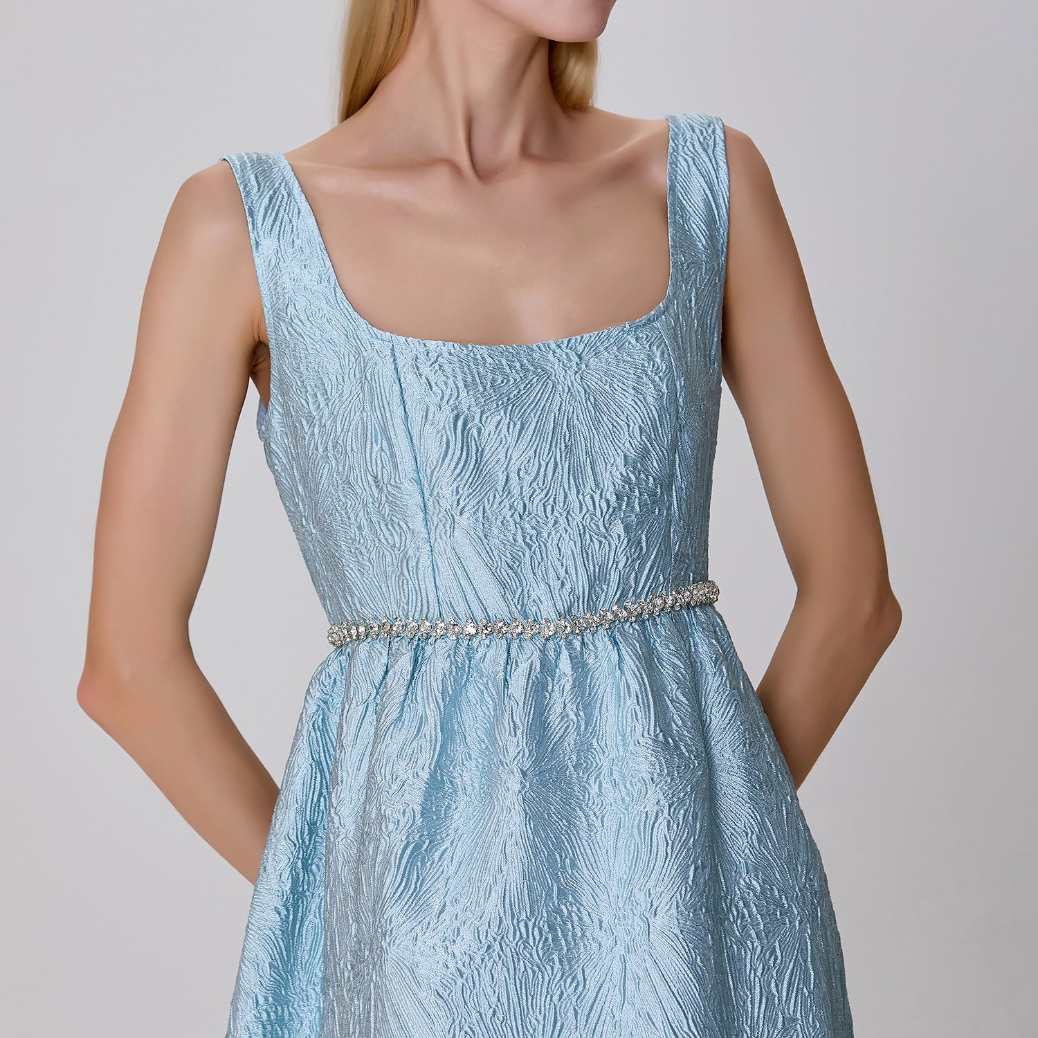 Robe ajustée et évasée en jacquard texturé