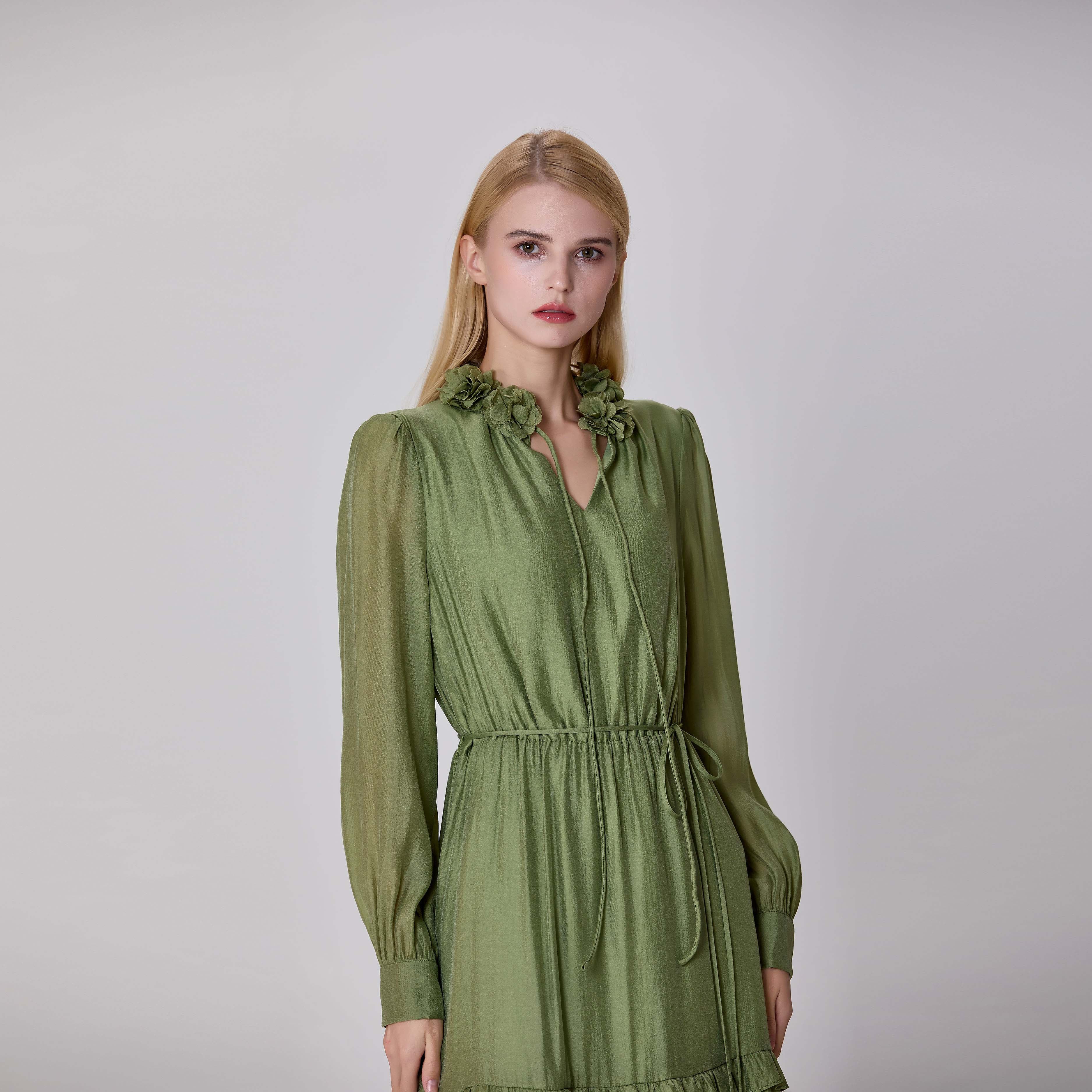 Robe chemisier à volants et empiècements superposés