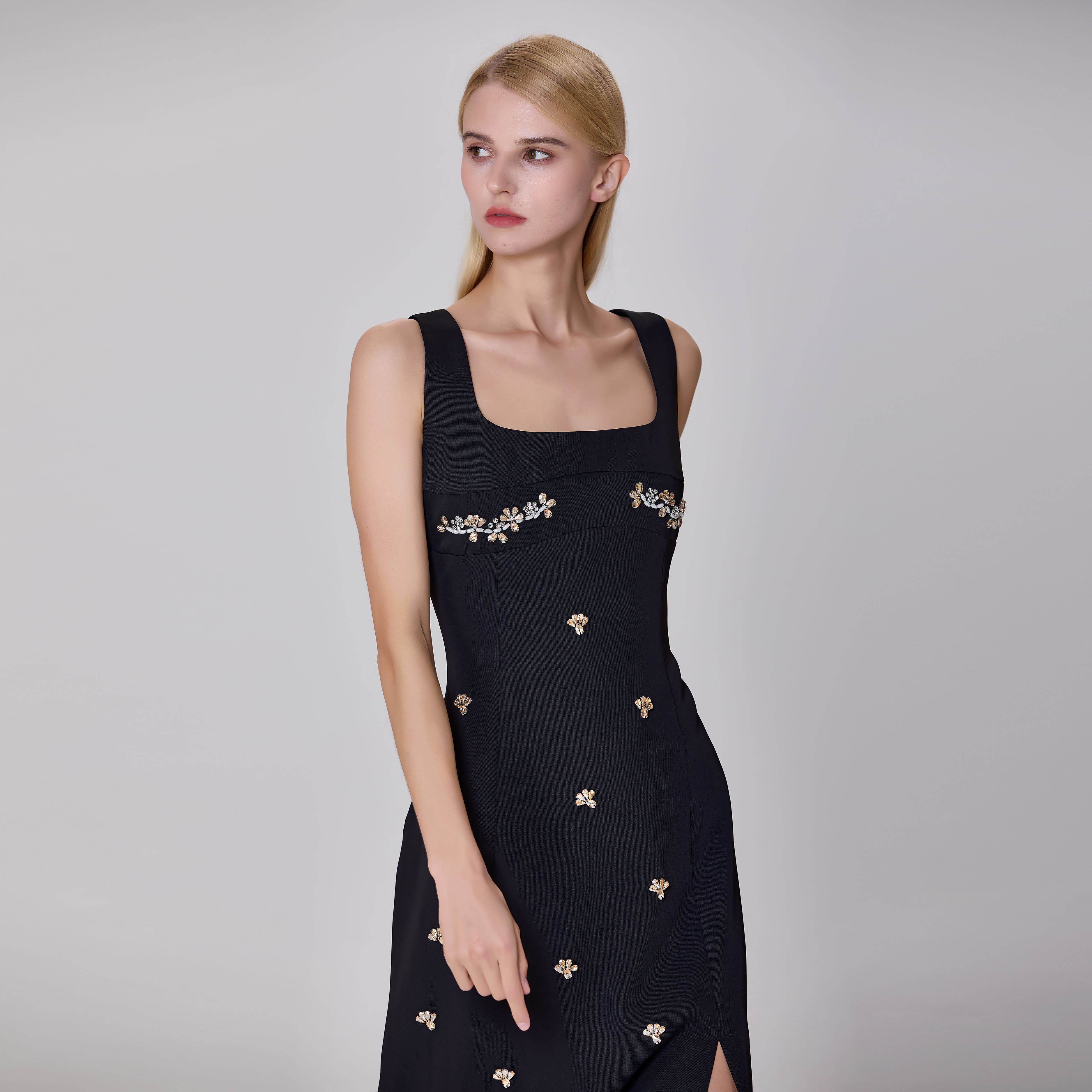 Robe ajustée brodée