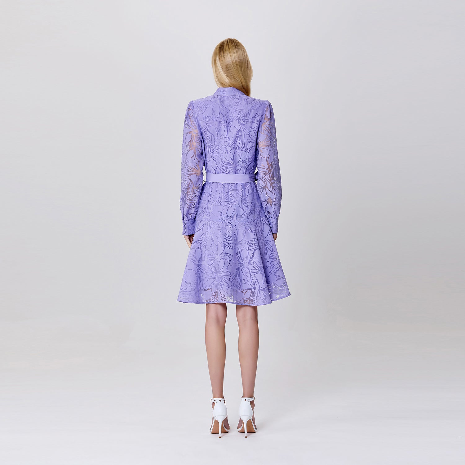 Robe courte à manches longues, en organza et dentelle