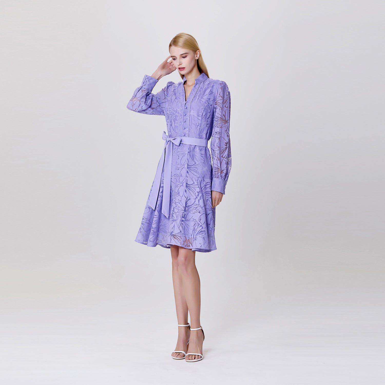 Robe courte à manches longues, en organza et dentelle
