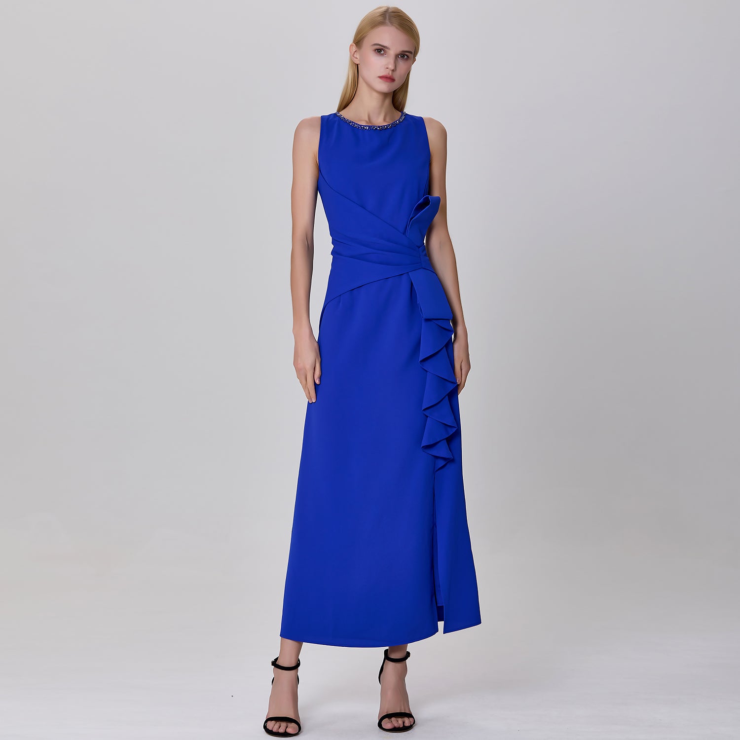 Robe ajustée à volants asymétriques