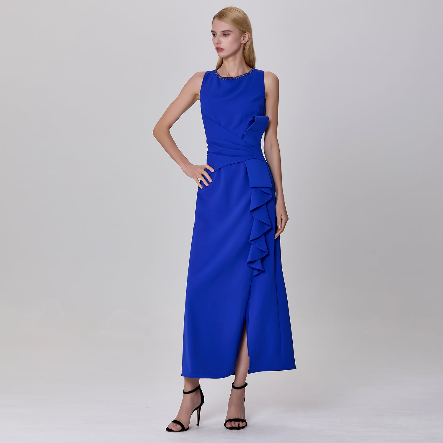 Robe ajustée à volants asymétriques