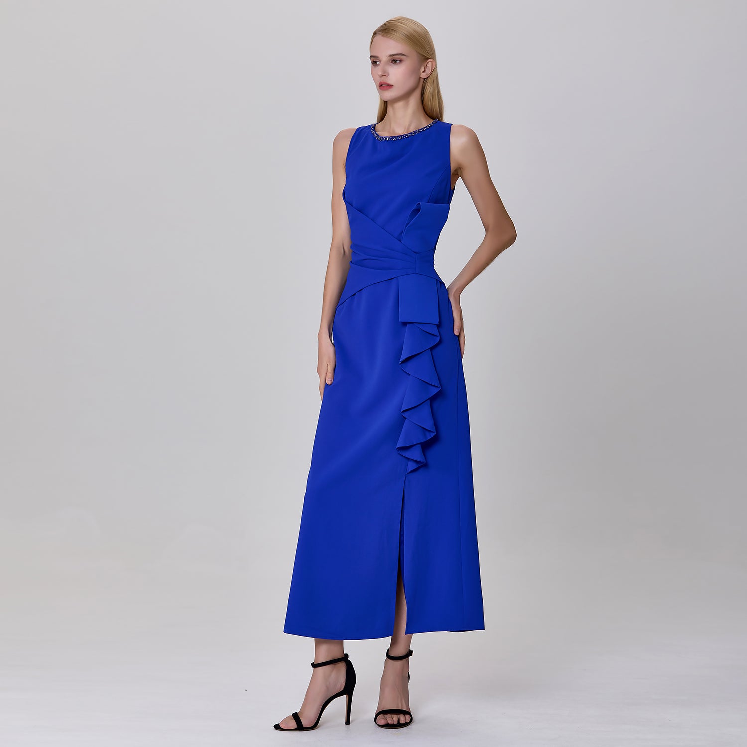 Robe ajustée à volants asymétriques