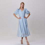 Robe à décolleté en V et manches bouffantes