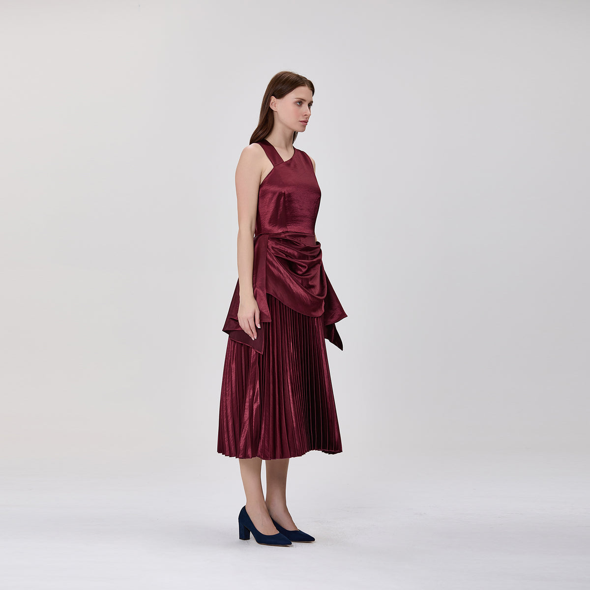 Mini-robe plissée asymétrique en satin