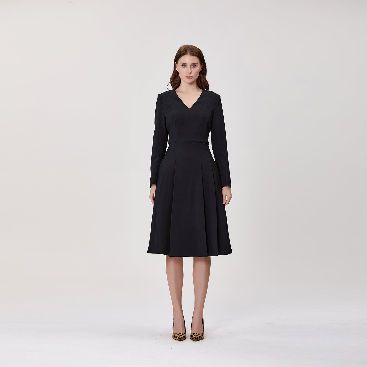 Robe patineuse à manches longues et col V